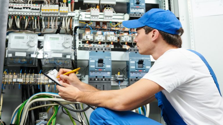 jobs near me for electrician retailers